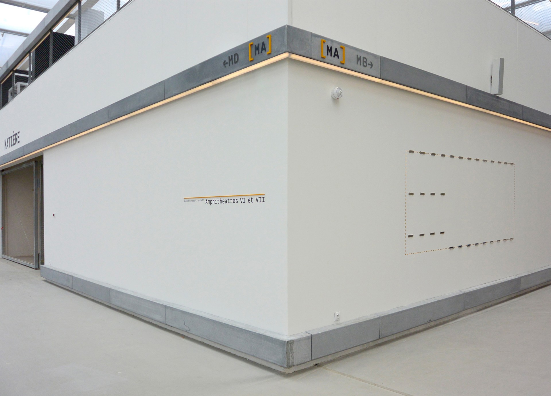studio-weg-ecole-centralesupelec_ecole-centralesupelec-signaletique-studio_weg_02.jpg
