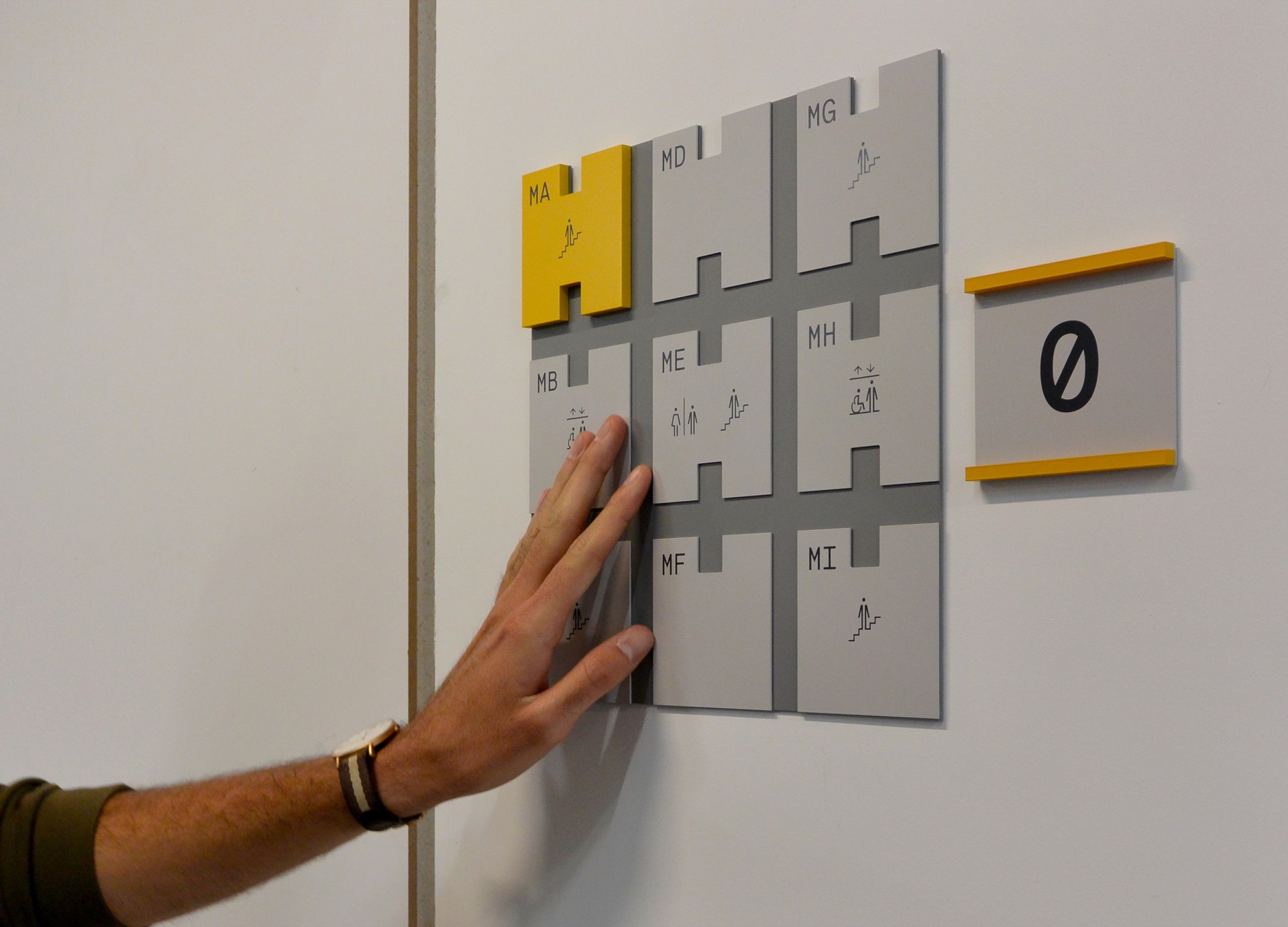studio-weg-ecole-centralesupelec_ecole-centralesupelec-signaletique-studio_weg_04.jpg