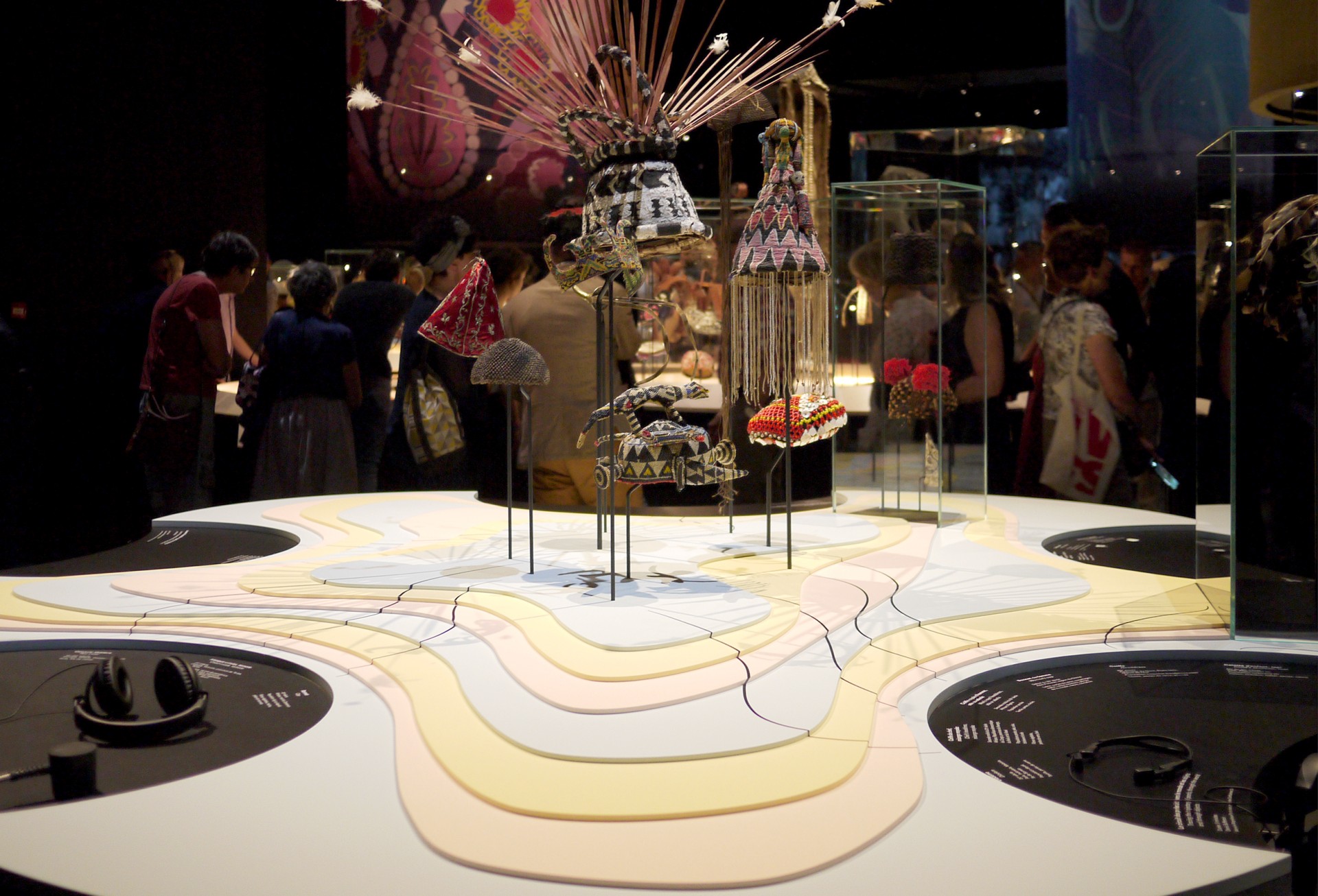 studio-weg-le-monde-en-tete_graphisme_exposition_musee_confluences_studio_weg_12.jpg