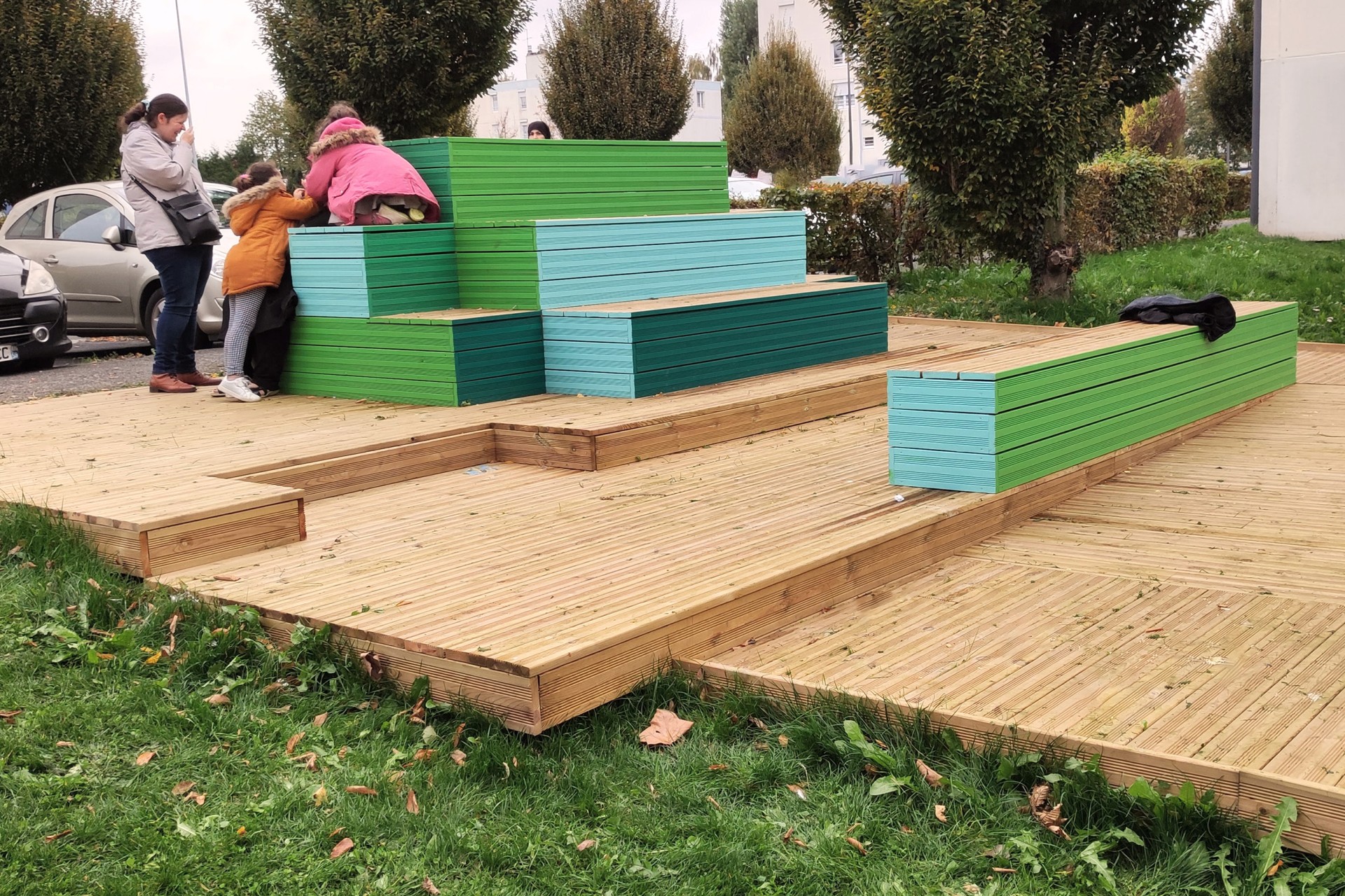 studio-weg-passerelle-vers-un-jardin-partage_maubeuge-urbainsme-transitoire-studio-weg-02.jpg