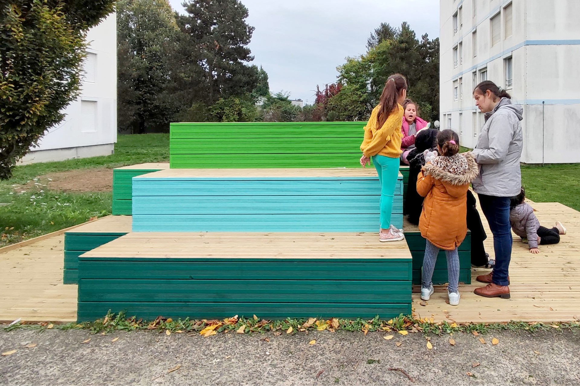 studio-weg-passerelle-vers-un-jardin-partage_maubeuge-urbainsme-transitoire-studio-weg-01.jpg