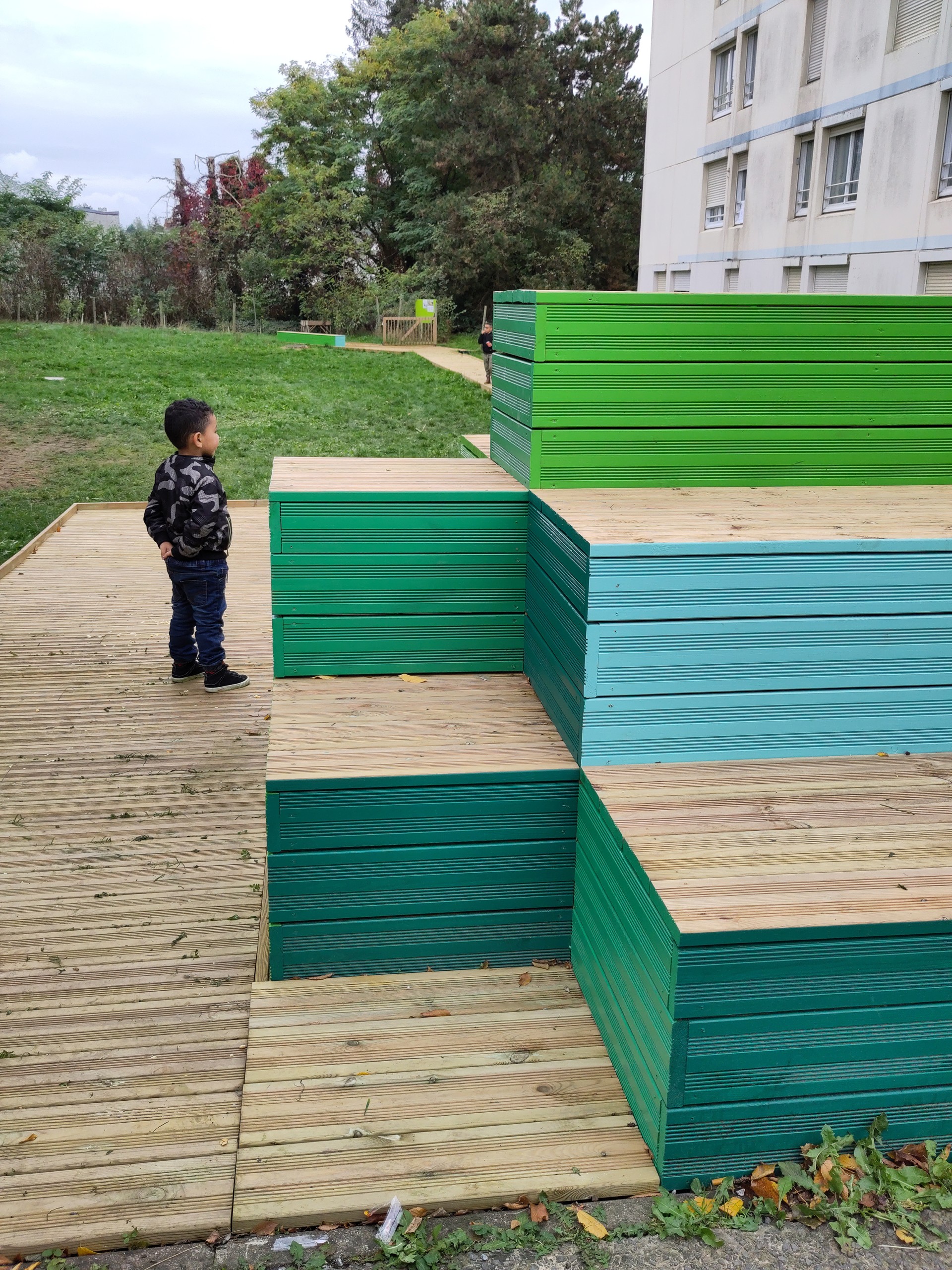 studio-weg-passerelle-vers-un-jardin-partage_maubeuge-urbainsme-transitoire-studio-weg-08.jpg