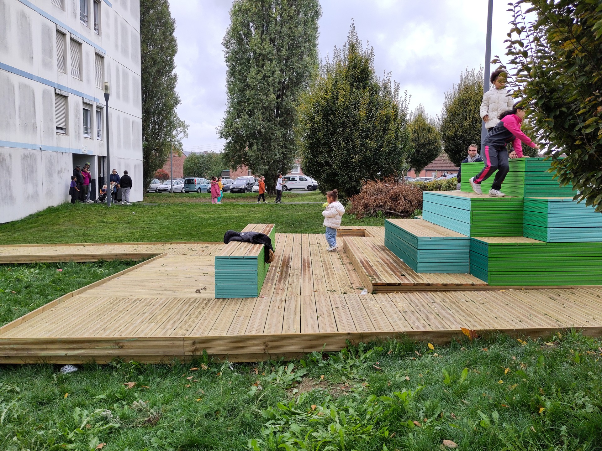 studio-weg-passerelle-vers-un-jardin-partage_maubeuge-urbainsme-transitoire-studio-weg-07.jpg